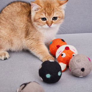 Pelota de juguete de fieltro colorida para gatos, juguete para mascotas con pequeña campana, juguetes creativos interactivos para masticar gatos y perros