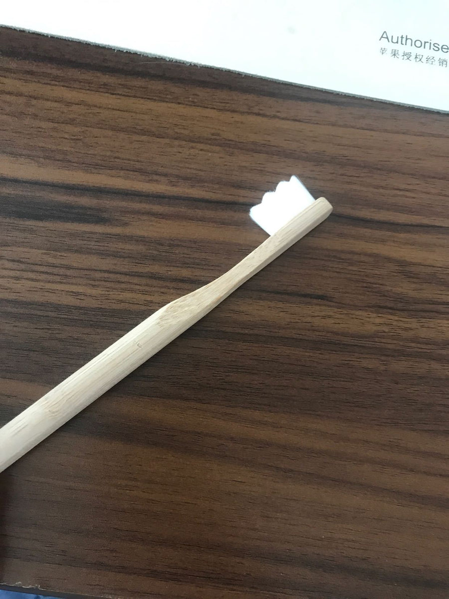Diez mil cepillos de dientes de bambú con raíz