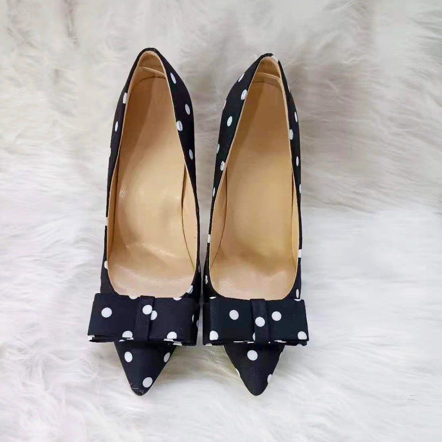 Zapatos de tacón alto de satén negro con lunares para mujer, de aguja, puntiagudos y de boca baja
