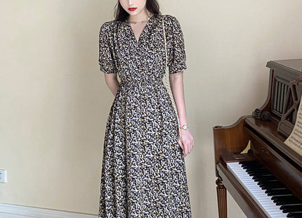 Elegant and gentle waist dress