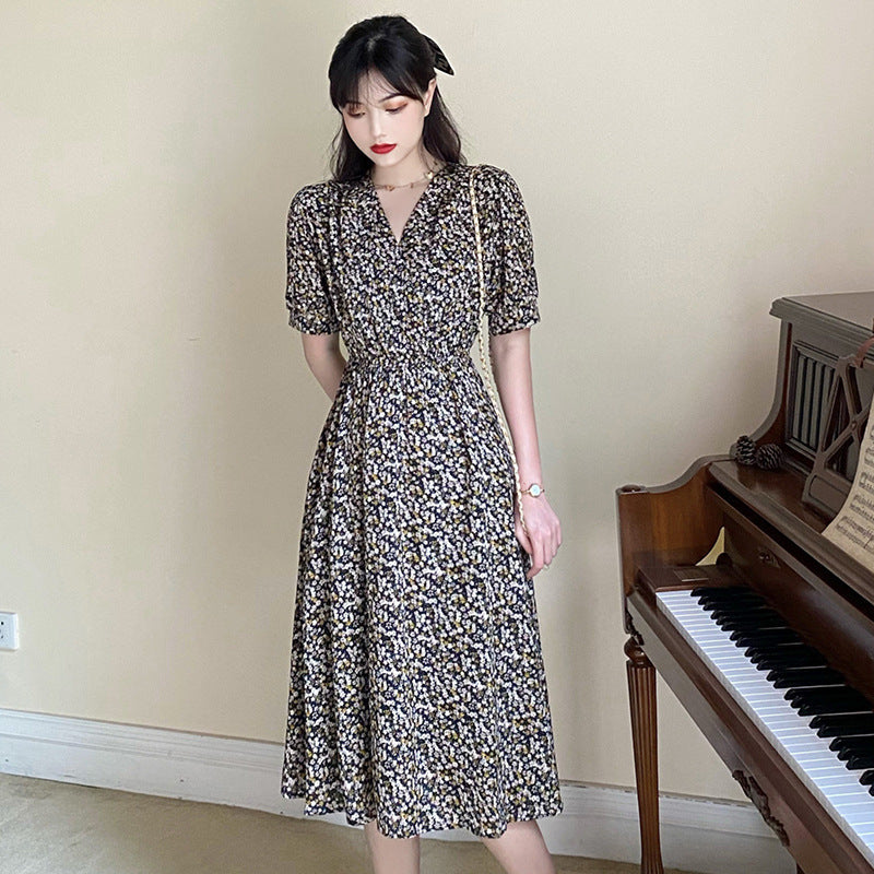 Elegant and gentle waist dress