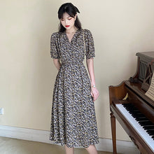 Elegant and gentle waist dress