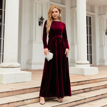 Vestido largo de mujer elegante y con estilo