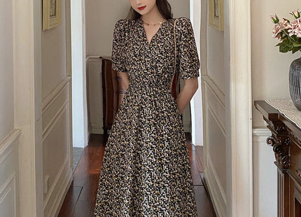 Elegant and gentle waist dress