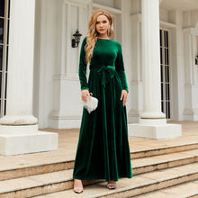 Vestido largo de mujer elegante y con estilo