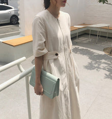 Vestido elegante con cintura ajustada