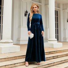Vestido largo de mujer elegante y con estilo