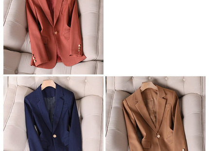 Suits And Coats Are Popular This Year For Women
