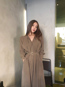 Vestido largo elegante con cordones